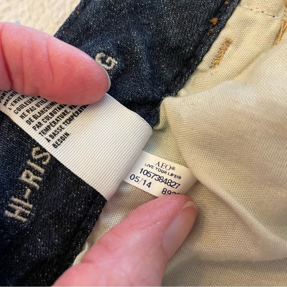 American Eagle Distressed Hi Rise Jeggings.  Size 2 - Picture 7 of 8